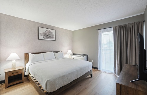 Townsend Hotel | Renovated King Suite