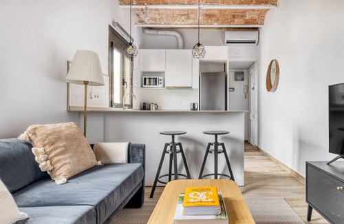 El Baix Guinardo Apartment | Renovated La Dreta de L'Eixample 2BR, by Blueground