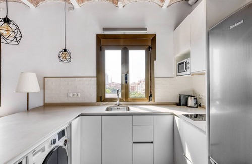 El Baix Guinardo Apartment | Renovated La Dreta de L'Eixample 2BR, by Blueground