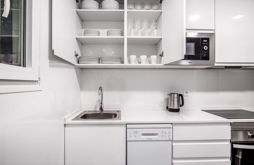 La Ribera Apartment | Renovated La Dreta de l'Eixample 3BR, by Blueground
