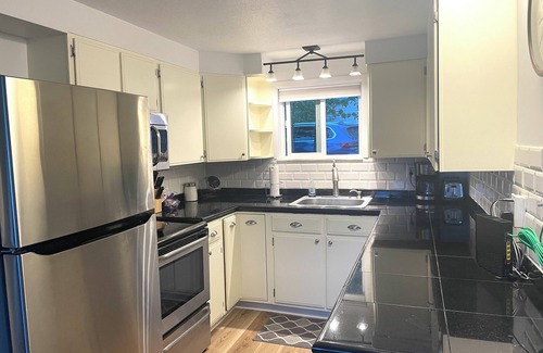 Lake Manuka Cottage | Renovated Lakefront Cottage on serene all sports lake