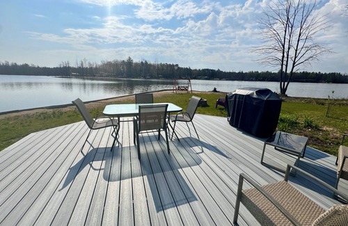 Lake Manuka Cottage | Renovated Lakefront Cottage on serene all sports lake