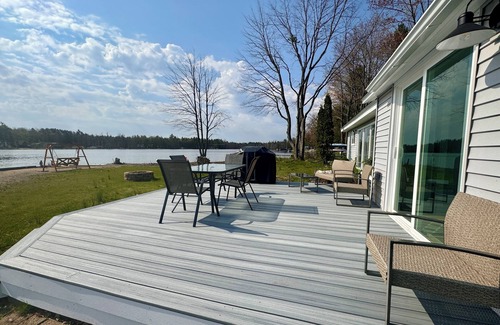 Lake Manuka Cottage | Renovated Lakefront Cottage on serene all sports lake