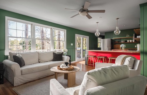 East Raleigh House | Renovated lakefront home, minutes to downtown Raleigh!