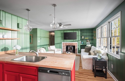 East Raleigh House | Renovated lakefront home, minutes to downtown Raleigh!
