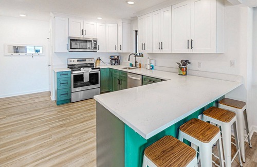 Livingston House | Renovated lakehouse with dock, hot tub, firepit & bi-level deck - dogs OK