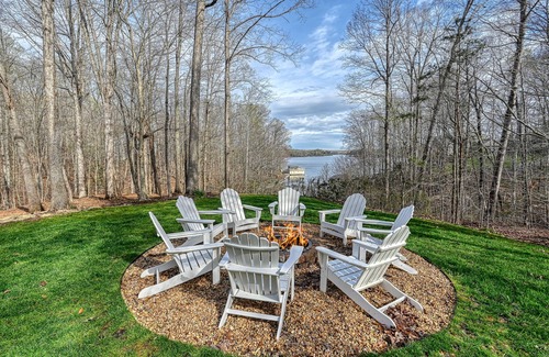 Livingston House | Renovated lakehouse with dock, hot tub, firepit & bi-level deck - dogs OK