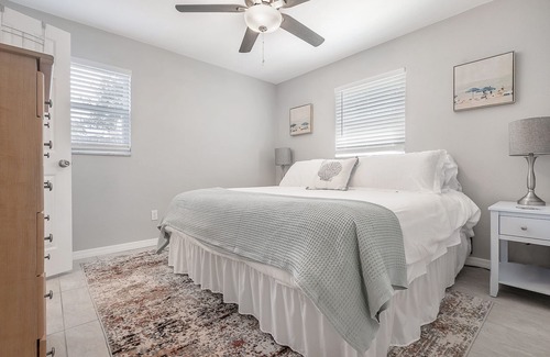 Anona House | Renovated Largo Pool Home