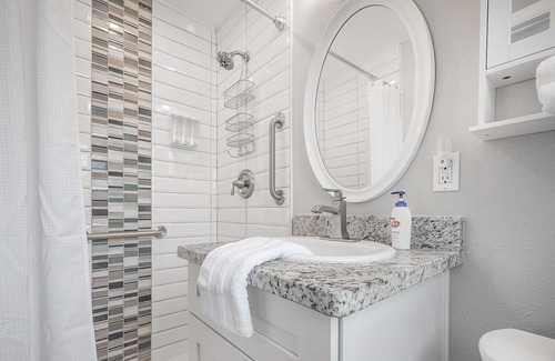Anona House | Renovated Largo Pool Home