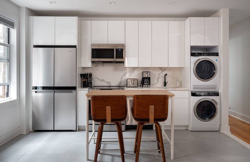 Greenpoint Hotel | Renovated Luxury Three Bedroom Greenpoint Condo!