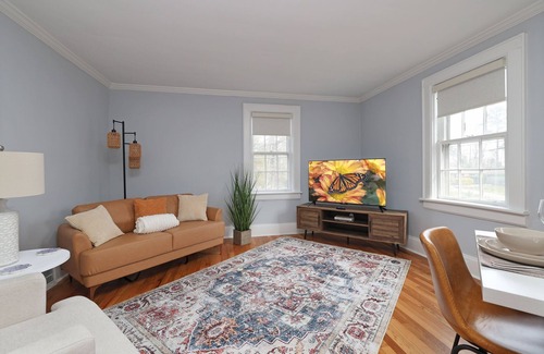 Durham House | *Renovated* Modern 2BR Near Duke/Downtown/Hospital