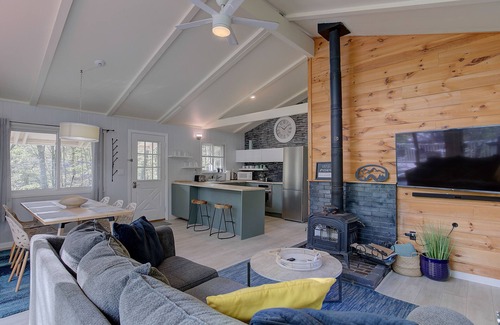 Eidelweiss Village Ski Chalet | Renovated Modern Chalet - Swim, Hike, Bike, Fish, Ski, Skate, Shop, Dine, Relax!