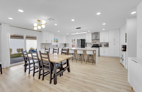 Spring Valley House | Renovated Modern Home with Pool. Minutes from the Las Vegas Strip