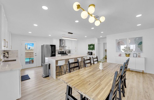 Spring Valley House | Renovated Modern Home with Pool. Minutes from the Las Vegas Strip