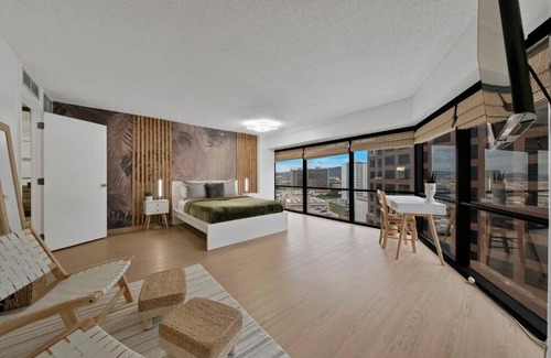 Downtown Honolulu Apartment | Renovated & Modern! Parking+WifI+Pool!