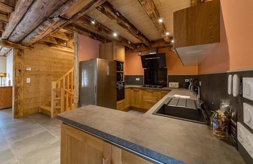 Saint-Sorlin-d'Arves Ski Chalet | Renovated mountain chalet with jacuzzi 4* sleeps 15