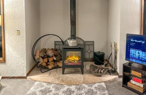 Kachina Village House | Renovated Mountain Home EV Chargers and Great Views