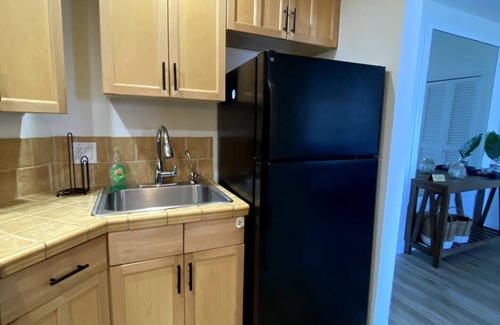 Barrier Island Apartment | Renovated Oceanfront Condo at Ocean Manor:Private Beach,Tiki Bar,Fort Lauderdale