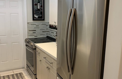 Hollywood Condo | RENOVATED OCEAN VIEW APARTMENT