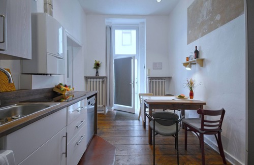 Mitte Apartment | Renovated old apartment with shower room, separate eat-in kitchen and washing machine