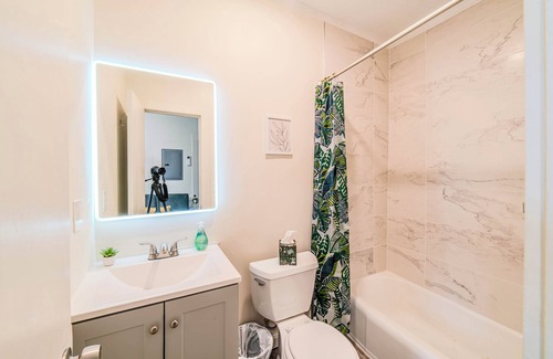 Falmouth Apartment | Renovated One Bedroom Apartment Downtown Falmouth Minutes Away From the Beach