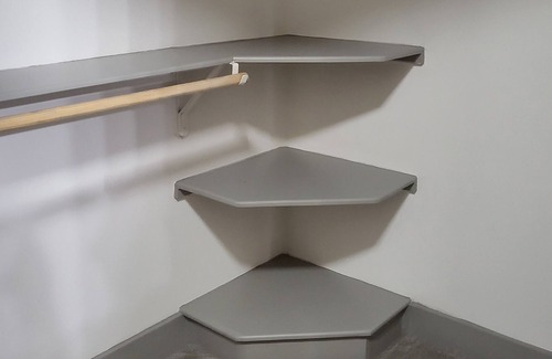 Crabtree Apartment | Renovated penthouse studio apartment
