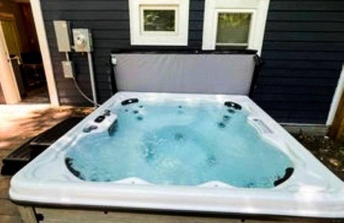 Nashville Cottage | Renovated, pet-friendly, near Nashville.