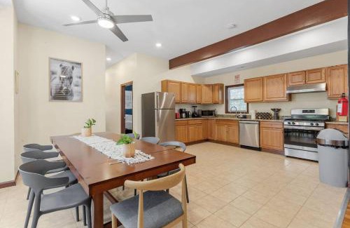 Atlantic City House | Renovated Ranch Style 6BR 4BA Duplex Beach House