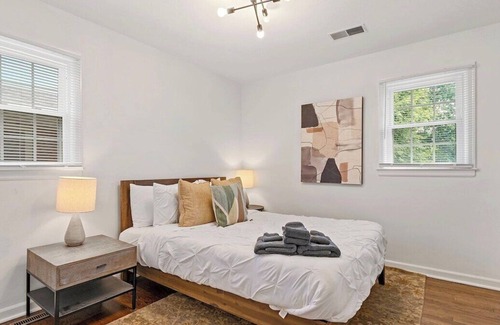 Lexington House | Renovated Retreat- New,Close to D’town!