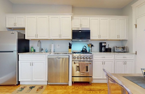 St. Elizabeth's Apartment | Renovated, Spacious Studio, Near BC, BU, Porch