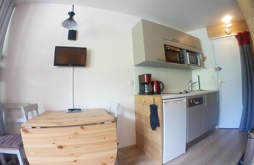Avoriaz Apartment | Renovated Studio for 4 - Ski-In/Ski-Out Access - Near Cable Car & Slopes in Morzine