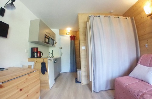 Avoriaz Apartment | Renovated Studio for 4 - Ski-In/Ski-Out Access - Near Cable Car & Slopes in Morzine