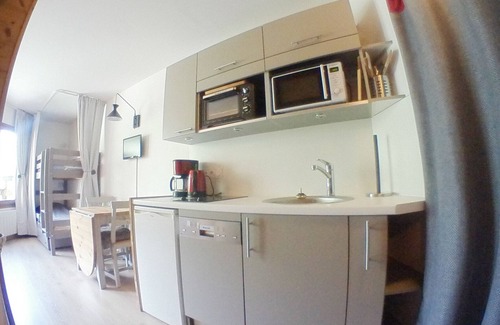 Avoriaz Apartment | Renovated Studio for 4 - Ski-In/Ski-Out Access - Near Cable Car & Slopes in Morzine