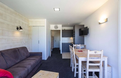 Eaux-Bonnes Apartment | Renovated studio for 6, near slopes, terraces, equipped kitchenette