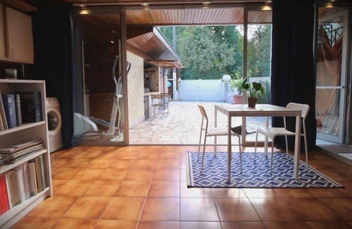 Merignac Apartment | Renovated studio with grand piano