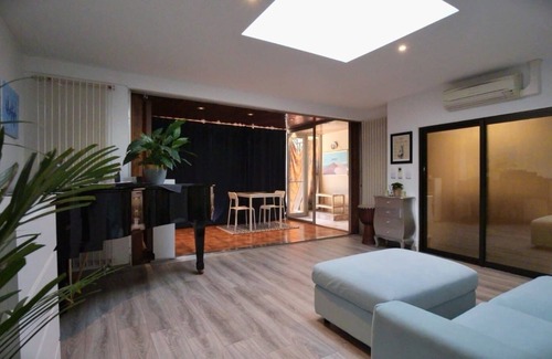 Merignac Apartment | Renovated studio with grand piano