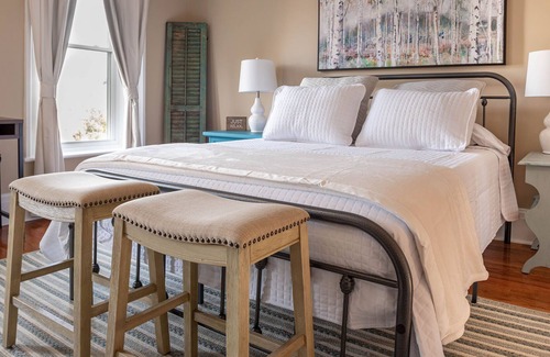Kingston Apartment | Renovated Sunlit suite 1Bd in Midtown Arts District