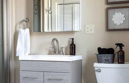Kingston Apartment | Renovated Sunlit suite 1Bd in Midtown Arts District