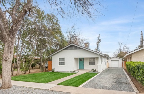 Fresno House | 🔥 Renovated Tower District Home W/ Outdoor Firepit