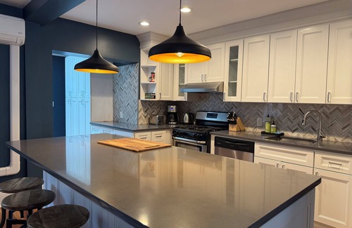West New York House | Renovated Townhouse w/Private POOL - 15 mins from Manhattan.