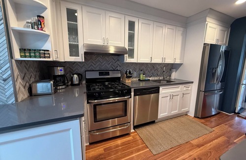 West New York House | Renovated Townhouse w/Private POOL - 15 mins from Manhattan.