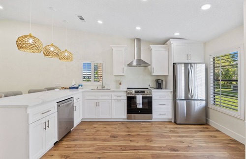New Smyrna Beach Condo | Renovated Venetian Villas Corner Retreat with Pool, Patio, Close to Beach and Town