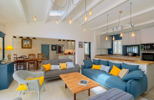 La Couarde-sur-Mer House | Renovated villa under the pines near the beach
