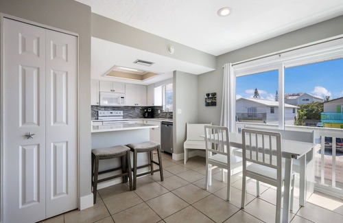 Bradenton Beach House | Renovated walk-up duplex with private pool & outdoor lounge - walk to beach