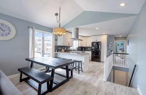 Sea Isle City House | Renovated with Backyard Oasis! Quick Walk to Town & Beach. 4 BRs. Sleeps 10