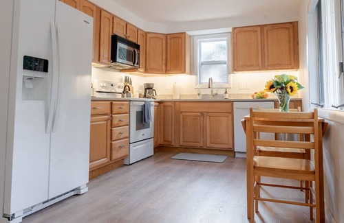 York Harbor House | Renovated York Harbor home. Walk to the beach and Cliff Walk.