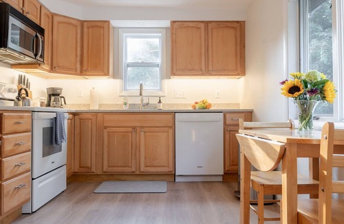 York Harbor House | Renovated York Harbor home. Walk to the beach and Cliff Walk.