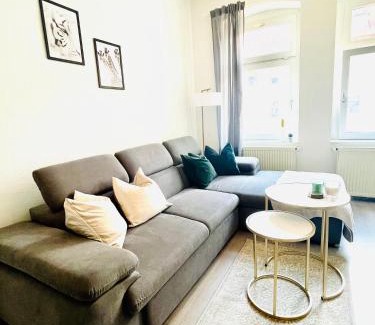 Andreasvorstadt Apartment | Renoviertes Apartment in zentraler Lage - WLAN, Smart-TV, Küche, Balkon und Queensize-Bett für 4 Gäste