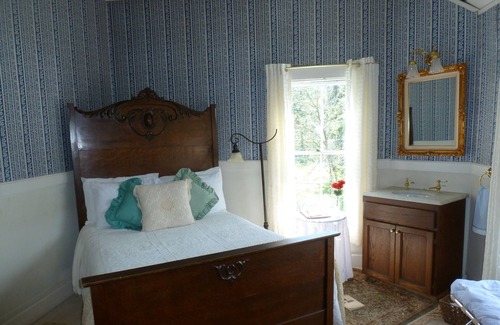 Avery Hotel | Rent the Entire Historic Avery Hotel Sierra Getaway and Venue