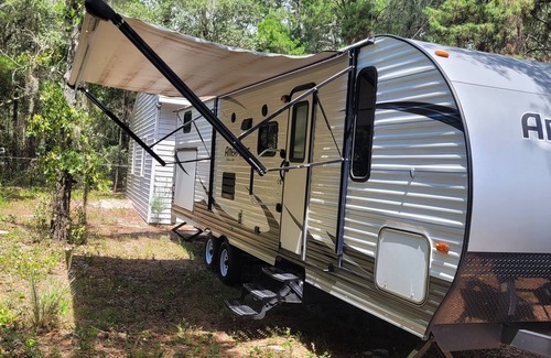 Bay Lake House | Rent thus wonderful HUGE camper with OUTDOOR KITCHEN!